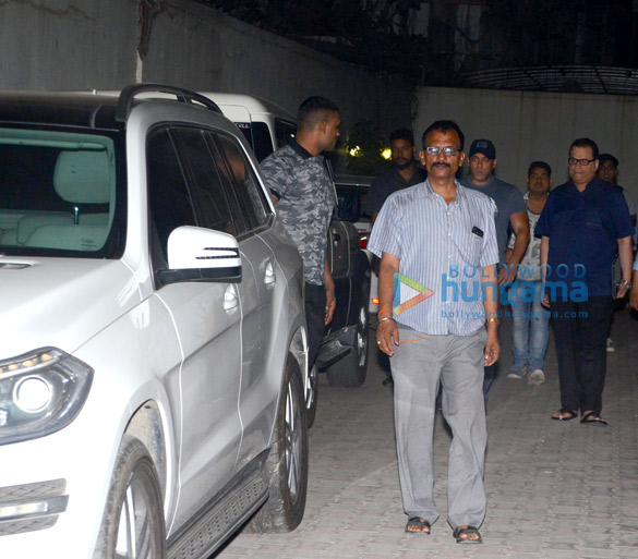salman khan spotted at tips office in bandra 1