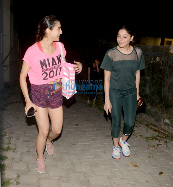 sara ali khan spotted after her gym session in bandra 3