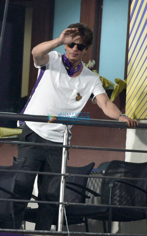 Shah Rukh Khan and Suhana spread the IPL cheer at Eden Gardens, look stunning as always (see HQ pictures)