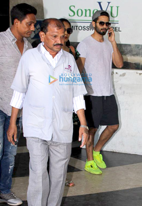 shahid kapoor and wife mira rajput snapped outside a clinic 1