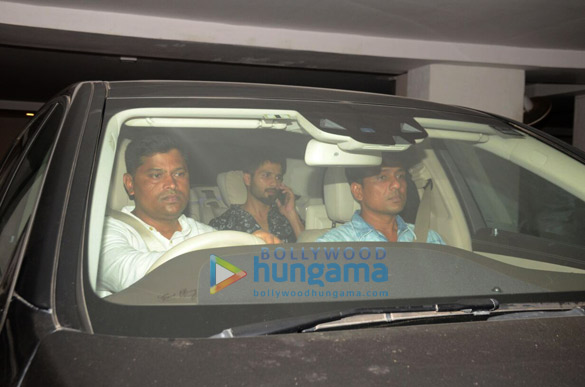 shahid kapoor snapped at karan johars house 2