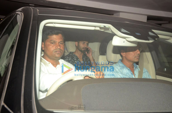 shahid kapoor snapped at karan johars house 4