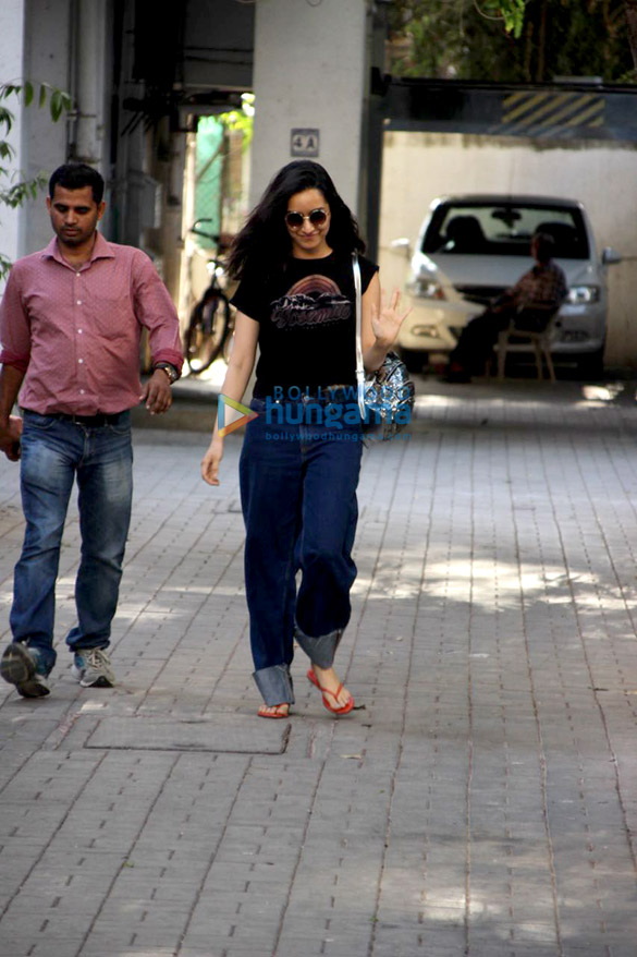shraddha kapoor snapped at the maddock films office 3