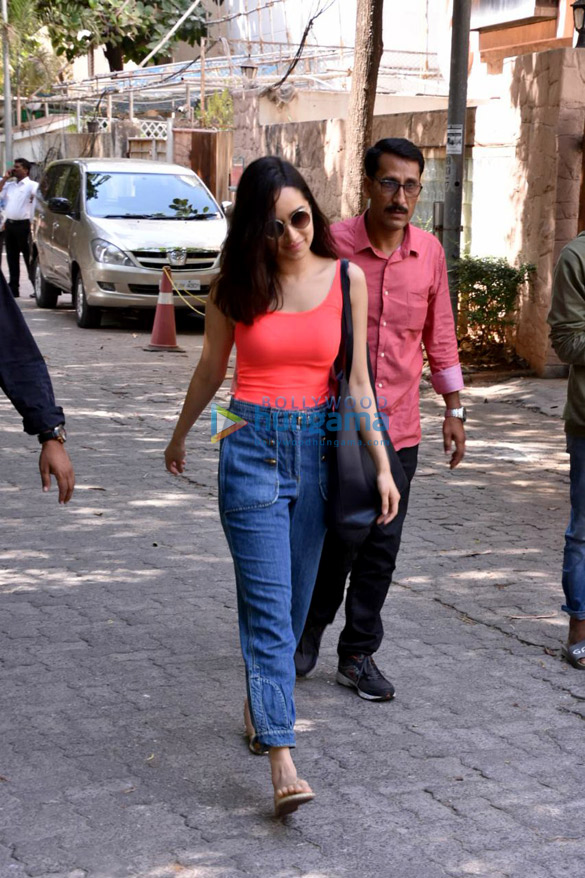 shraddha kapoor snapped near her home post a dubbing session 2