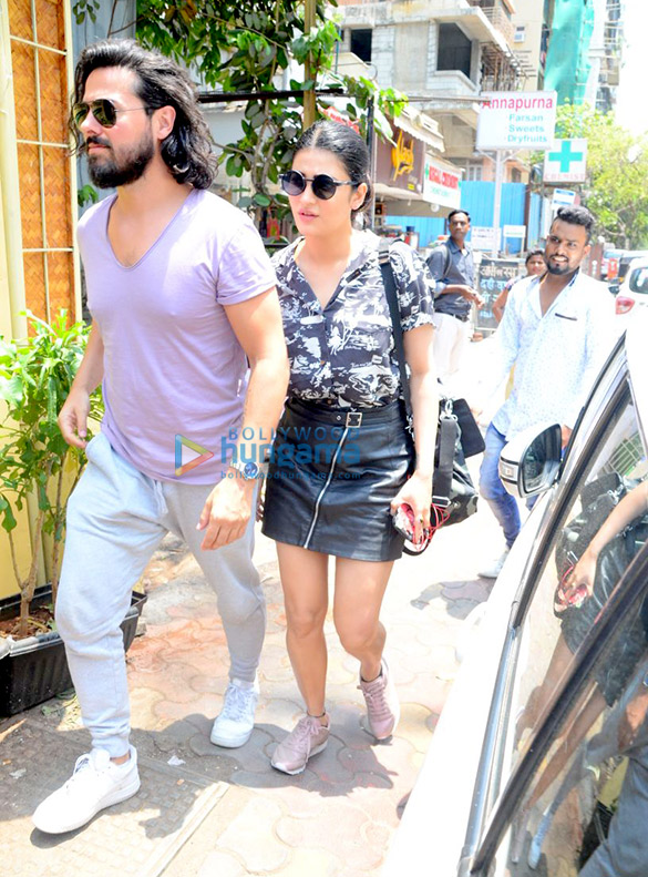shruti hassan snapped with her boyfriend at farmers cafe in bandra 1