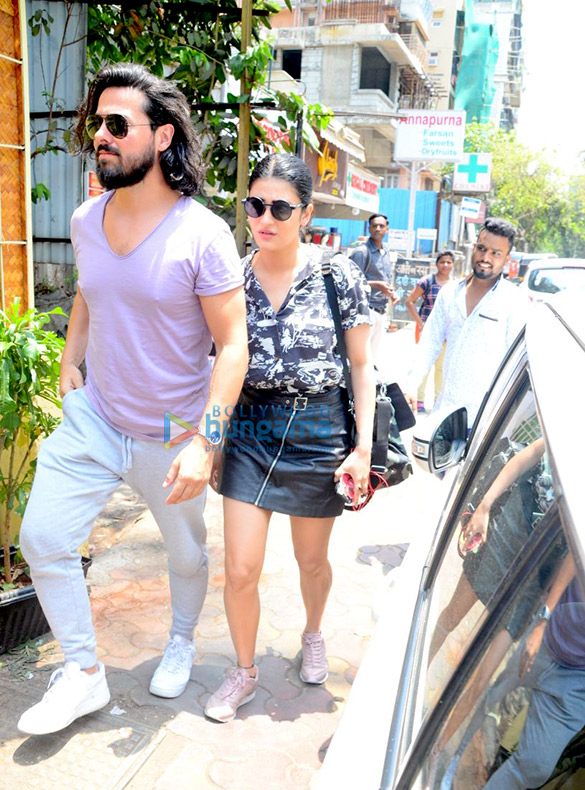 shruti hassan snapped with her boyfriend at farmers cafe in bandra 3