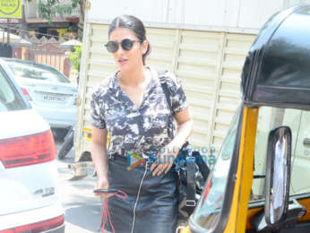 Shruti Haasan snapped with her boyfriend at Farmers Cafe in Bandra