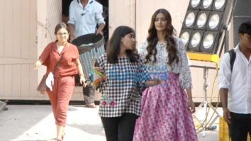 Sonam Kapoor snapped at Mehboob studio on location of Veere Di Wedding