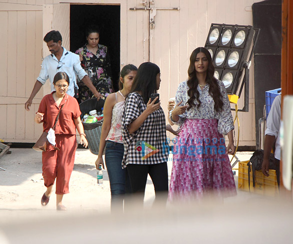 sonam kapoor snapped in mumbai 5