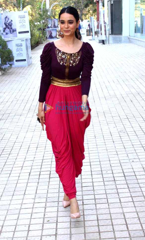 soundarya sharma spotted at pvr juhu 2