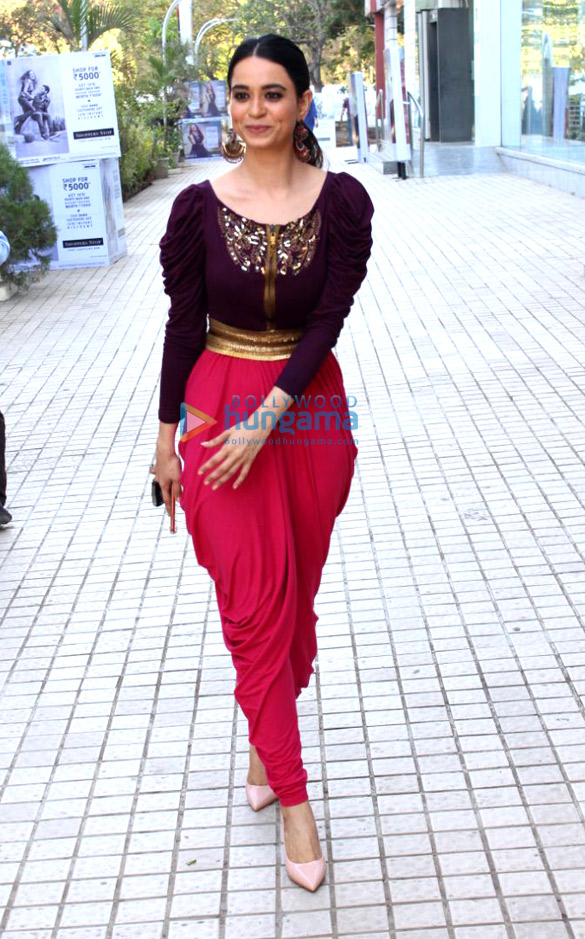 soundarya sharma spotted at pvr juhu 3