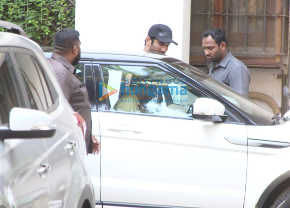 sushant singh rajput spotted at maddock films office 4