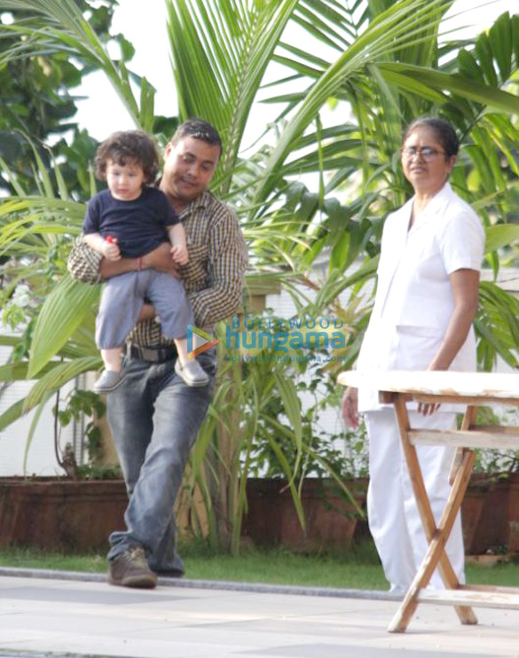 taimur ali khan soha ali khan snapped with family in bandra 1