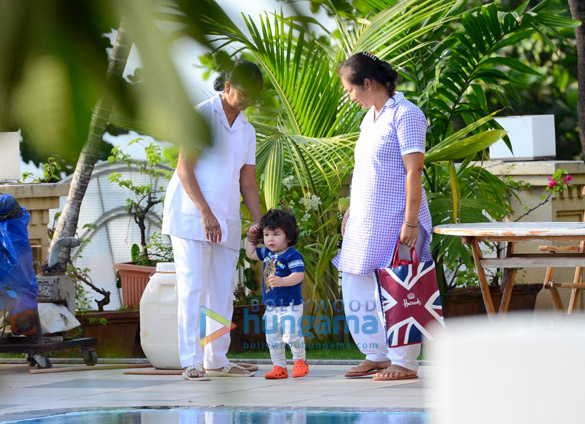 taimur ali khan snapped in the garden at amrita aroras residence 1
