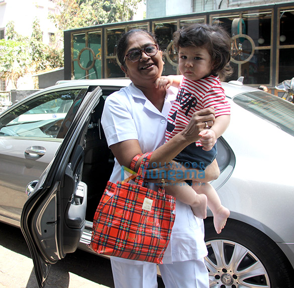 taimur ali khan snapped outside his play school 2