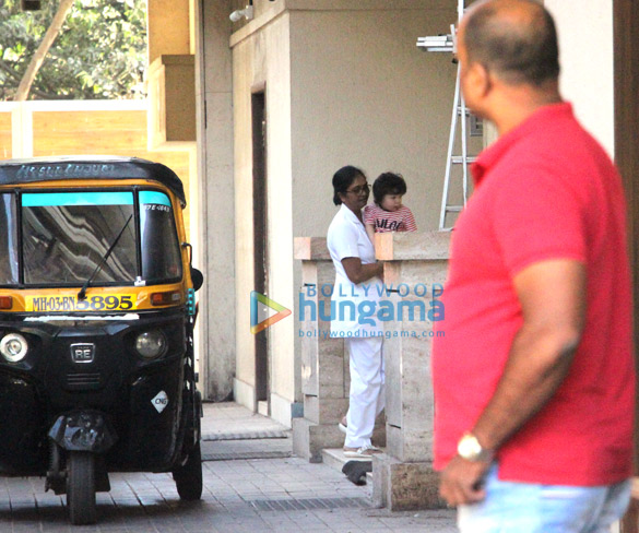 taimur ali khan spotted at amrita aroras house 4 3