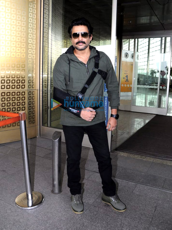 tiger shroff kiara advani and others snapped at the airport 3