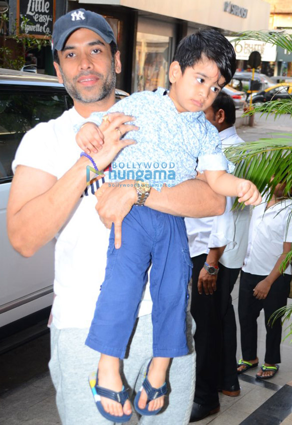 tusshar kapoor spotted at his son laksshyas play school in bandra 3