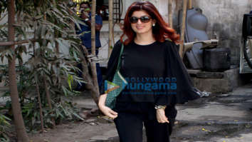 Twinkle Khanna and Ameesha Patel spotted at Kromakay salon in Juhu
