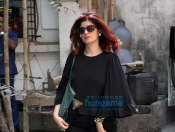 Twinkle Khanna and Ameesha Patel spotted at Kromakay salon in Juhu