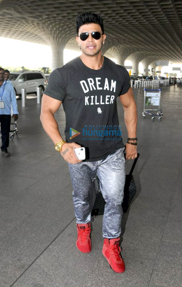 urvashi rautela sahil khan seema khan and nikhil dwivedi snapped at the airport 3
