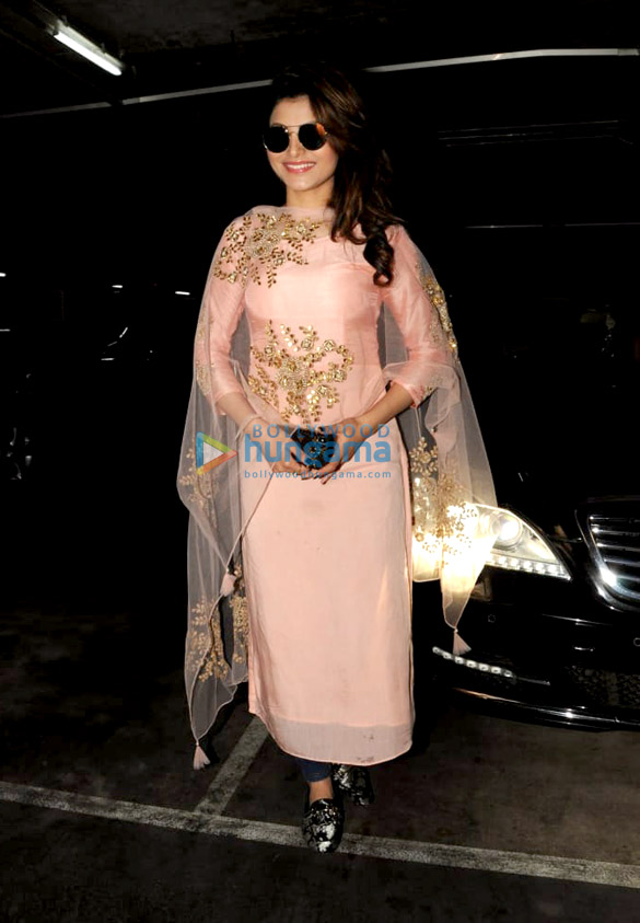 urvashi rautela snapped returning from delhi 3