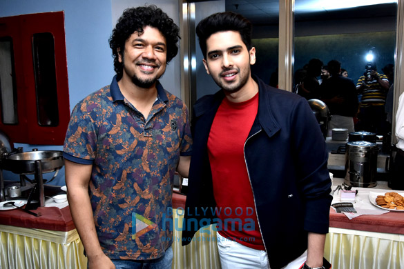 varun dhawan banita sandhu and others grace the special screening of october 8 2