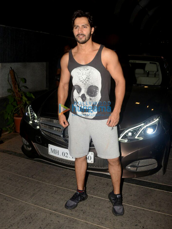 varun dhawan snapped outside the gym in khar 3