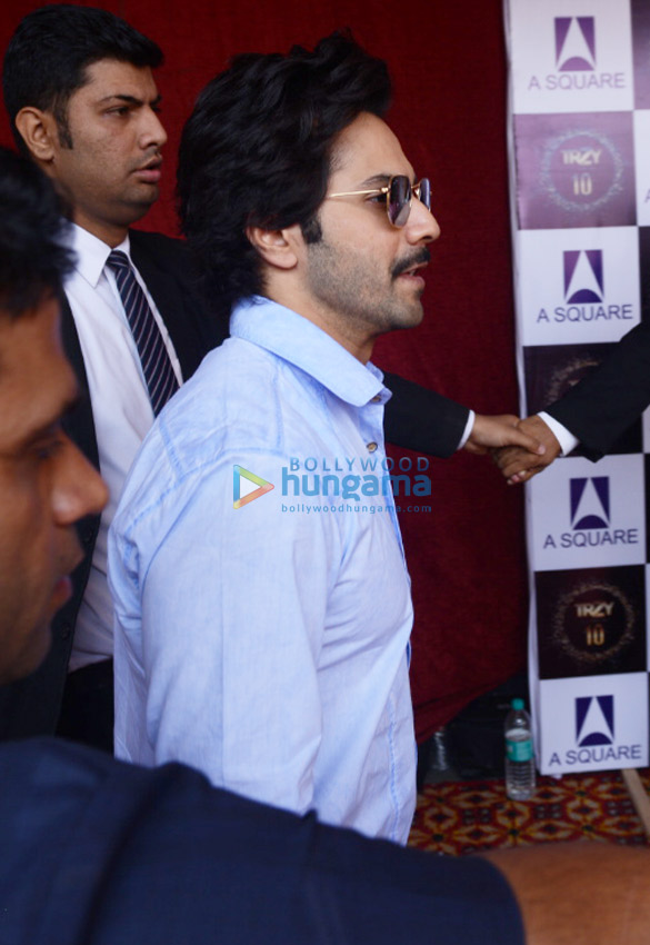 varun dhawan snapped promoting october at a college in delhi 1