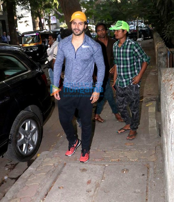 varun dhawan spotted at the gym in bandra 4 2