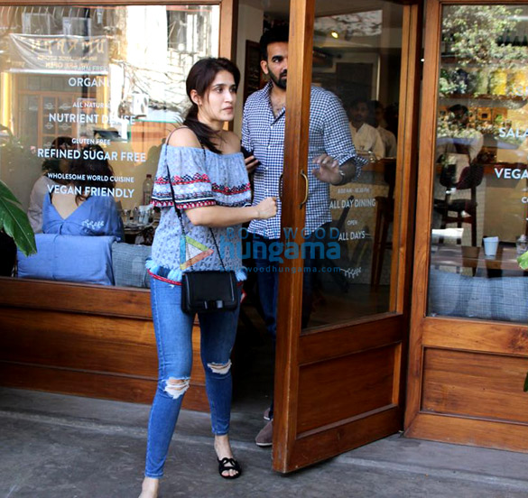 zahir khan and sagarika ghatge spotted at a suburban restaurant 2