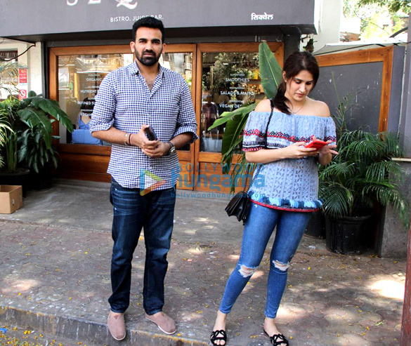 zahir khan and sagarika ghatge spotted at a suburban restaurant 5