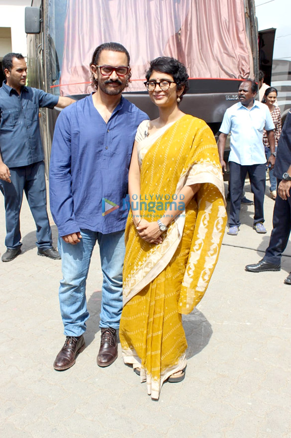 aamir khan kiran rao snapped with chief minister of maharashtra devendra fadnavis 2