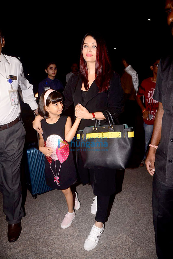 aishwarya rai bachchan snapped at the airport 3