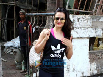 Alia Bhatt and Ameesha Patel spotted at Kromakay salon in Juhu