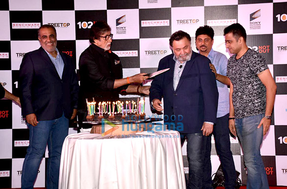 amitabh bachchan and rishi kapoor grace the success meet of 102 not out 4 2