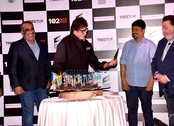 amitabh bachchan and rishi kapoor grace the success meet of 102 not out 5 2