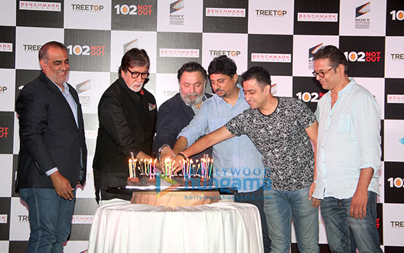 amitabh bachchan and rishi kapoor grace the success meet of 102 not out34