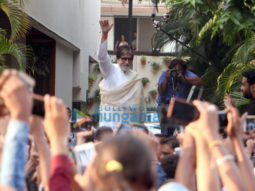 Amitabh Bachchan snapped greeting his fans