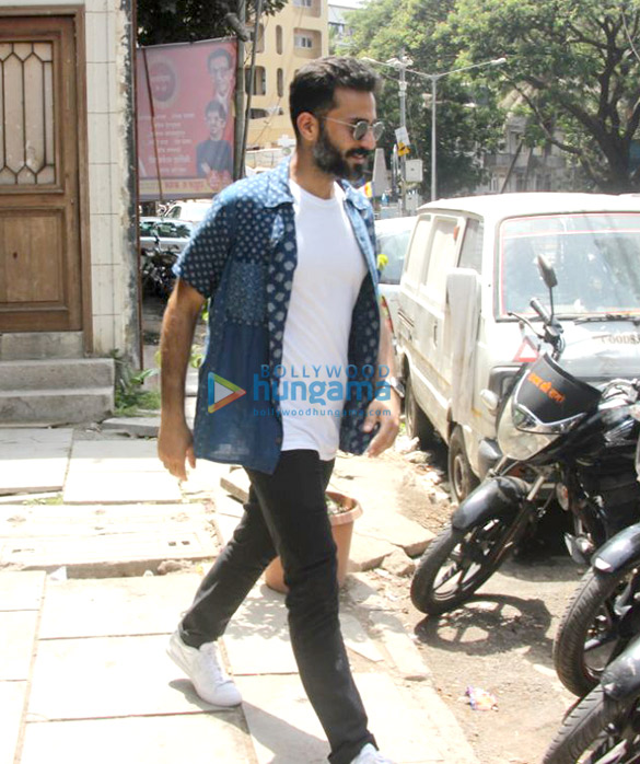 anand ahuja snapped checking out his new place in bandra 1