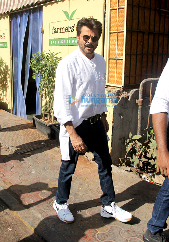 anil kapoor snapped at farmers cafe 3