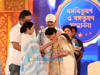 Asha Bhosle conferred with the Banga Bibhushan Award by the West Bengal CM Mamata Banerjee