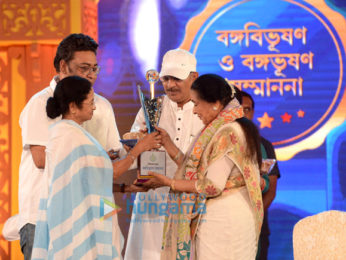 Asha Bhosle conferred with the Banga Bibhushan Award by the West Bengal CM Mamata Banerjee