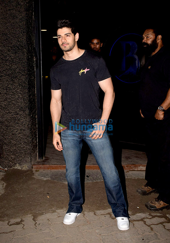 celebs grace mukesh chabbras birthday bash 17