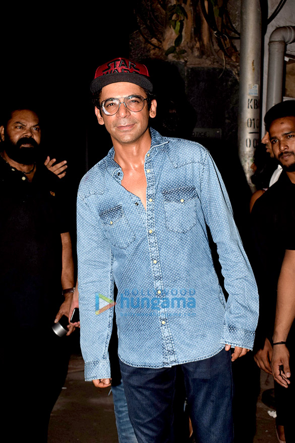 celebs grace mukesh chabbras birthday bash 25