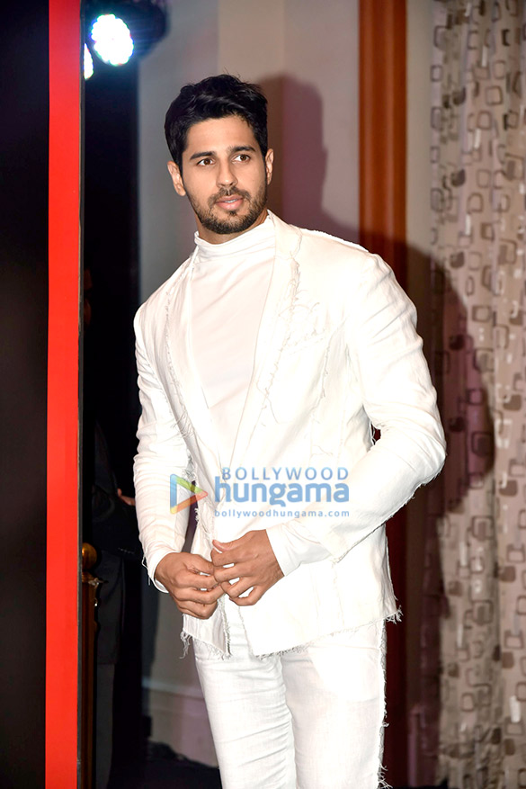 celebs grace the gq best dressed awards 2018 46