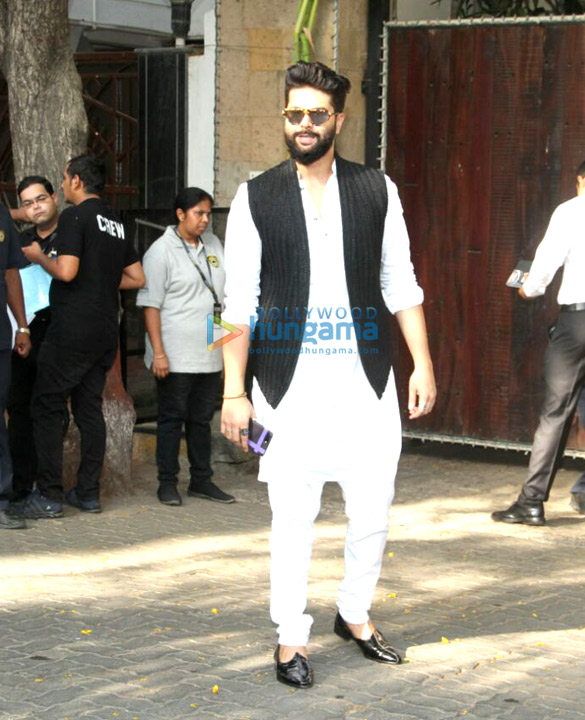 celebs snapped at sonam kapoors house 5