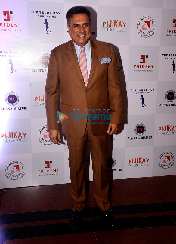 celebs walk at terry fox foundation and maheka pirpuris fashion show 4