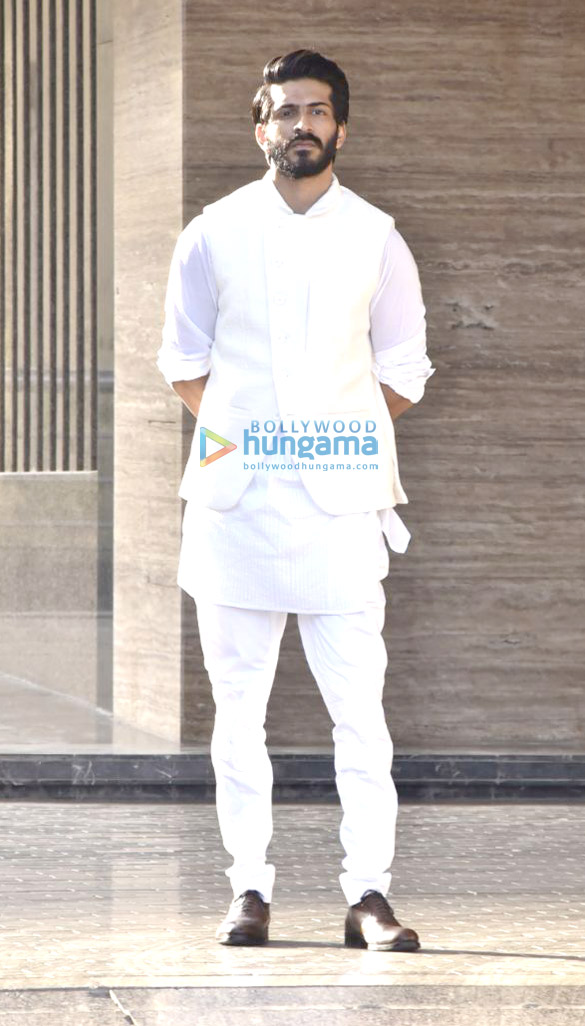 clebs snapped arriving for sonam kapoors mehendi at signature island in bkc 4