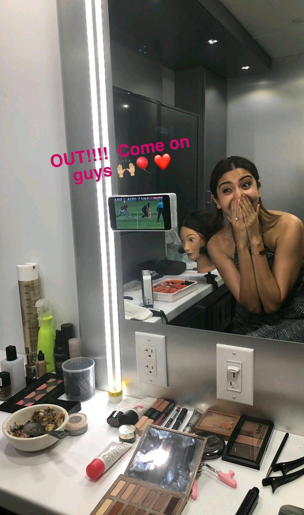 Couple Goals Much! Wifey Anushka Sharma happily cheers for hubby Virat Kohli on the sets of Zero